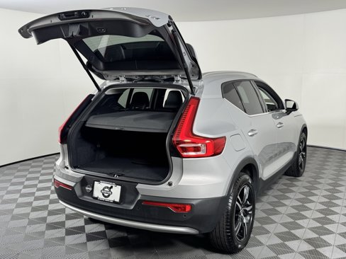 Certified 2025 Volvo XC40 B5 Core image 8