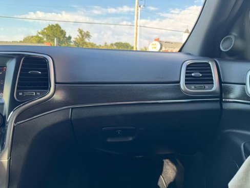 Used 2018 Jeep Grand Cherokee Limited image 26