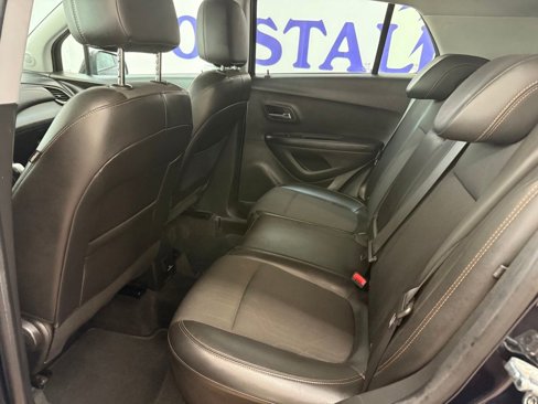 Used 2022 Chevrolet Trax LT w/ LT Convenience Package image 15
