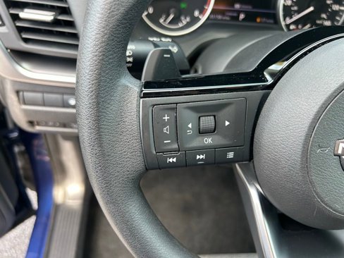 Used 2023 Nissan Rogue SV image 19