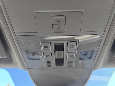 New 2025 Volkswagen Taos SE image 38