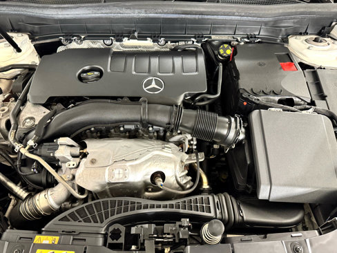 Used 2022 Mercedes-Benz GLB 250 4MATIC image 9