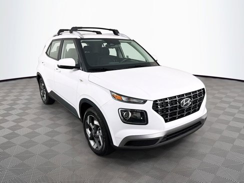 Certified 2025 Hyundai Venue SEL image 3