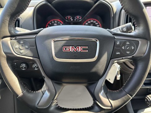 Used 2015 GMC Canyon SLE image 26