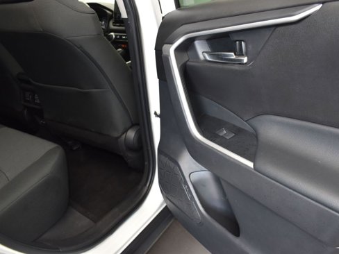 Used 2022 Toyota RAV4 XLE image 21