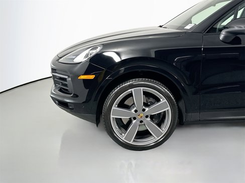 Certified 2023 Porsche Cayenne Platinum Edition image 11