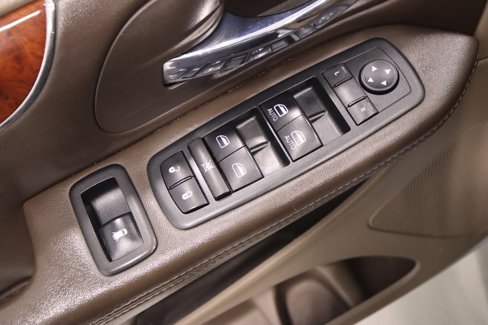 Used 2013 Chrysler Town & Country Touring image 11
