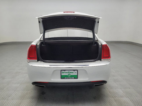 Used 2018 Chrysler 300 Limited image 29