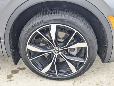 Used 2022 Volkswagen Tiguan SEL R-Line image 18