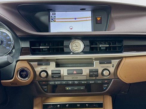 Used 2017 Lexus ES 300h image 14