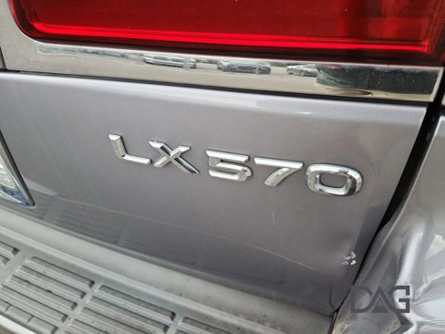 Used 2011 Lexus LX 570 4WD w/ Luxury Pkg image 23