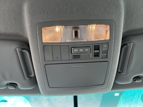 Used 2010 Toyota Highlander Limited image 29