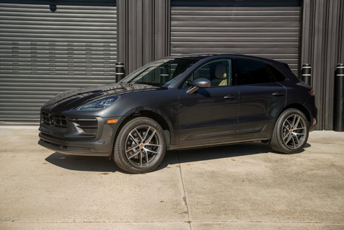 Certified 2025 Porsche Macan image 1