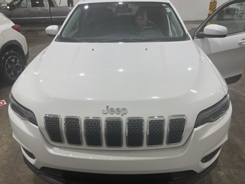 Used 2019 Jeep Cherokee Latitude Plus w/ Cold Weather Group image 2