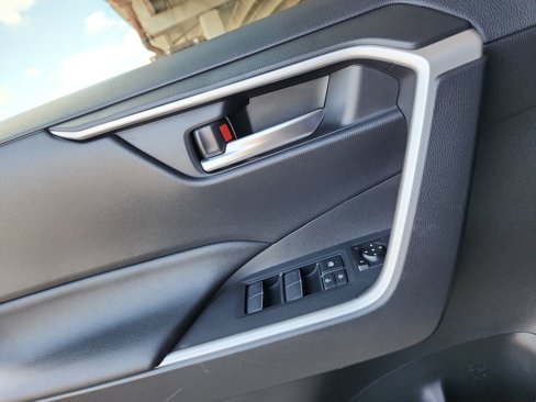 Used 2025 Toyota RAV4 XLE image 16