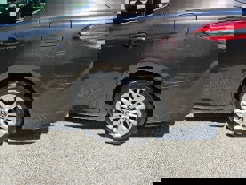 Used 2019 Toyota Camry L image 9