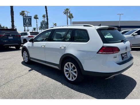 Used 2019 Volkswagen Golf Alltrack S image 3