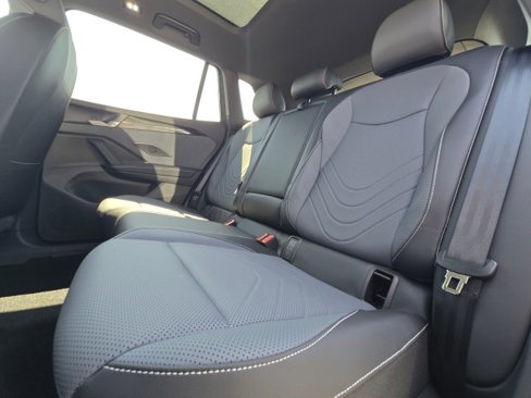 New 2025 Volkswagen Tiguan SE R-Line image 20