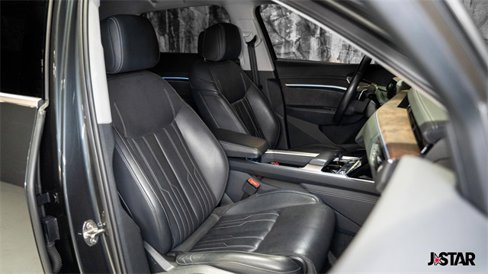 Used 2019 Audi e-tron Prestige w/ Prestige Package image 9