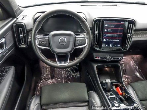 Used 2020 Volvo XC40 T4 R-Design image 16