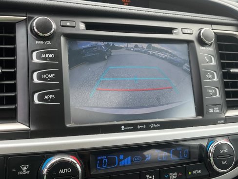 Used 2019 Toyota Highlander XLE image 9