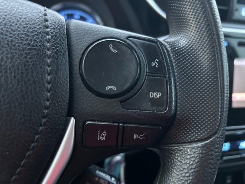 Used 2018 Toyota Corolla LE image 18