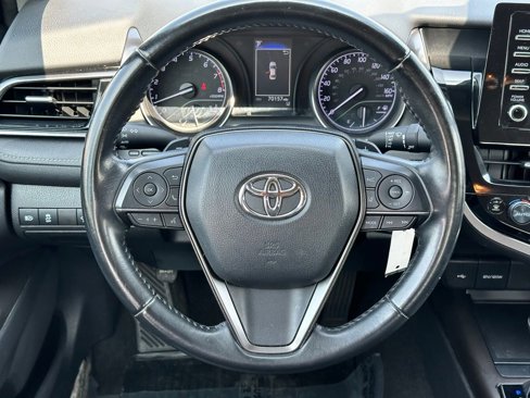 Used 2022 Toyota Camry SE image 11
