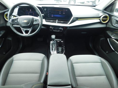 Certified 2025 Chevrolet Trax LT w/ Driver Confidence Package image 4