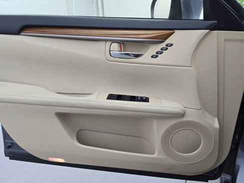 Used 2015 Lexus ES 300h image 26