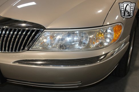 Used 1999 Lincoln Continental image 9
