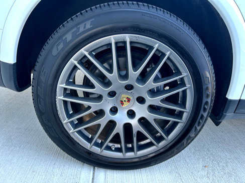 Used 2017 Porsche Cayenne Platinum Edition image 31