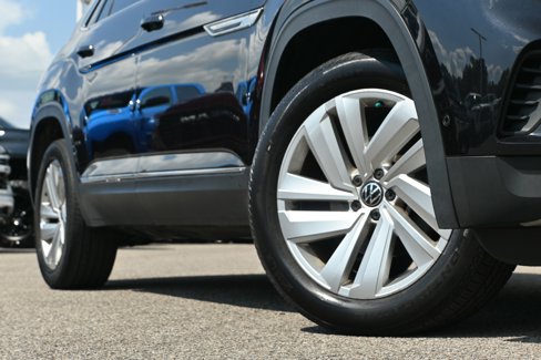 Used 2020 Volkswagen Atlas Cross Sport SEL Premium image 31