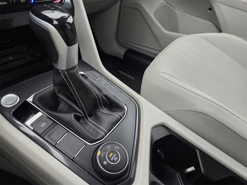Used 2024 Volkswagen Tiguan SE image 22