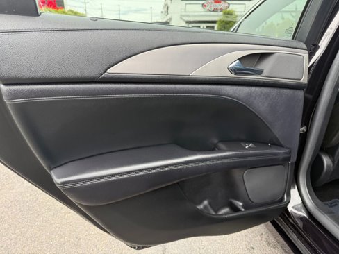 Used 2020 Lincoln MKZ image 23