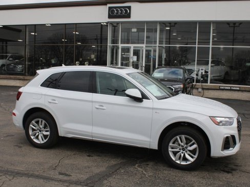 Used 2024 Audi Q5 2.0T Premium w/ Convenience Package image 1