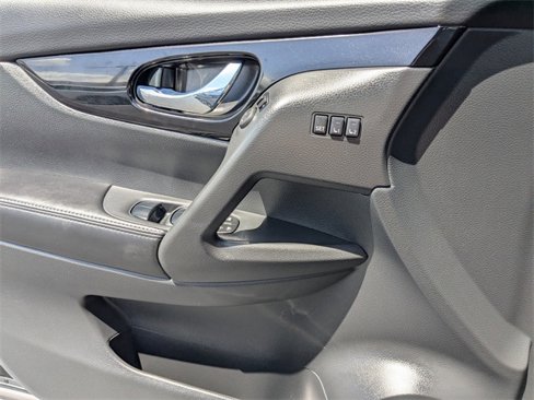 Used 2022 Nissan Rogue Sport SL w/ Premium Package image 27