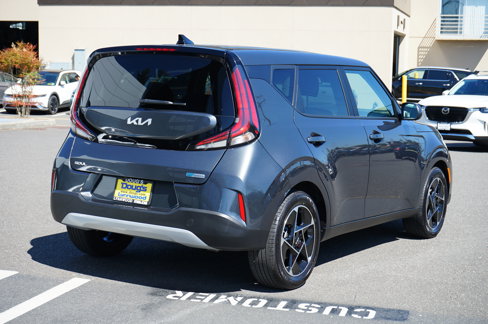 Used 2023 Kia Soul EX image 3