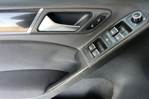 Used 2012 Volkswagen GTI 4-Door image 11