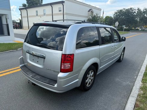 Used 2010 Chrysler Town & Country Touring w/ Trailer Tow Group image 5