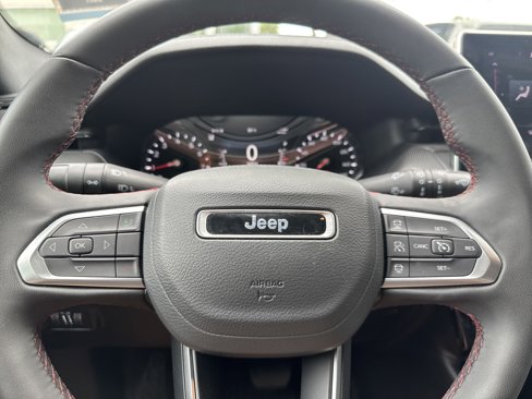 Used 2024 Jeep Compass Trailhawk image 9