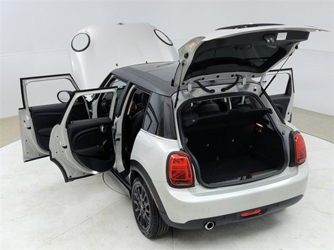 Used 2020 MINI Cooper 4-Door Hardtop w/ Storage Package image 23