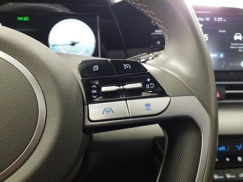 Used 2021 Hyundai Elantra SEL w/ Convenience Package image 6