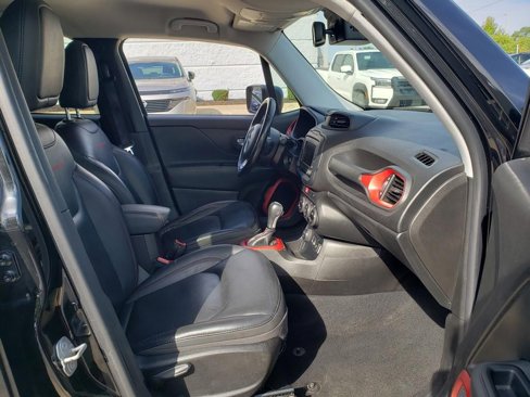 Used 2017 Jeep Renegade Trailhawk w/ Premium Trailhawk Package image 27