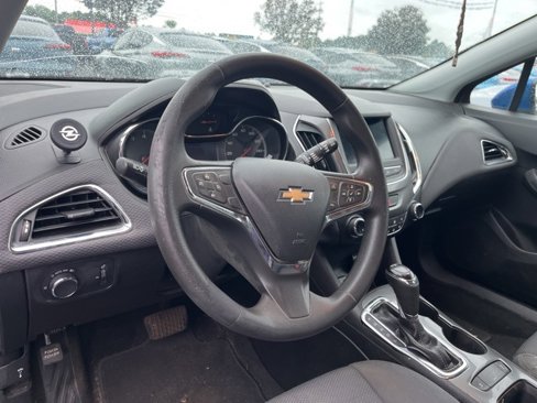 Used 2019 Chevrolet Cruze LT image 3