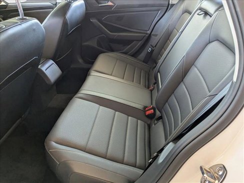 Used 2022 Volkswagen Jetta SE w/ Panoramic Sunroof Package image 17