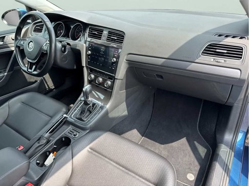 Used 2018 Volkswagen Golf SE image 10