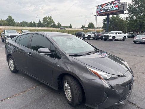Used 2018 Toyota Prius Two image 1