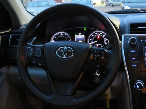 Used 2017 Toyota Camry LE image 24