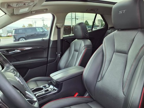 Used 2022 Buick Envision Essence w/ Technology Package II image 11