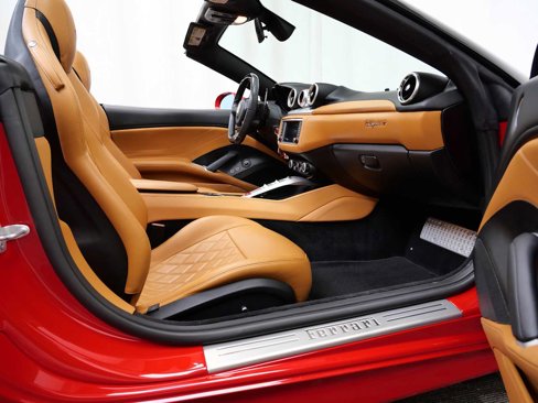 Certified 2017 Ferrari California T image 16